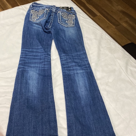 Miss me bootcut jeans. Kids size 8. Is missing one button on the patch. See pic - Picture 12 of 12